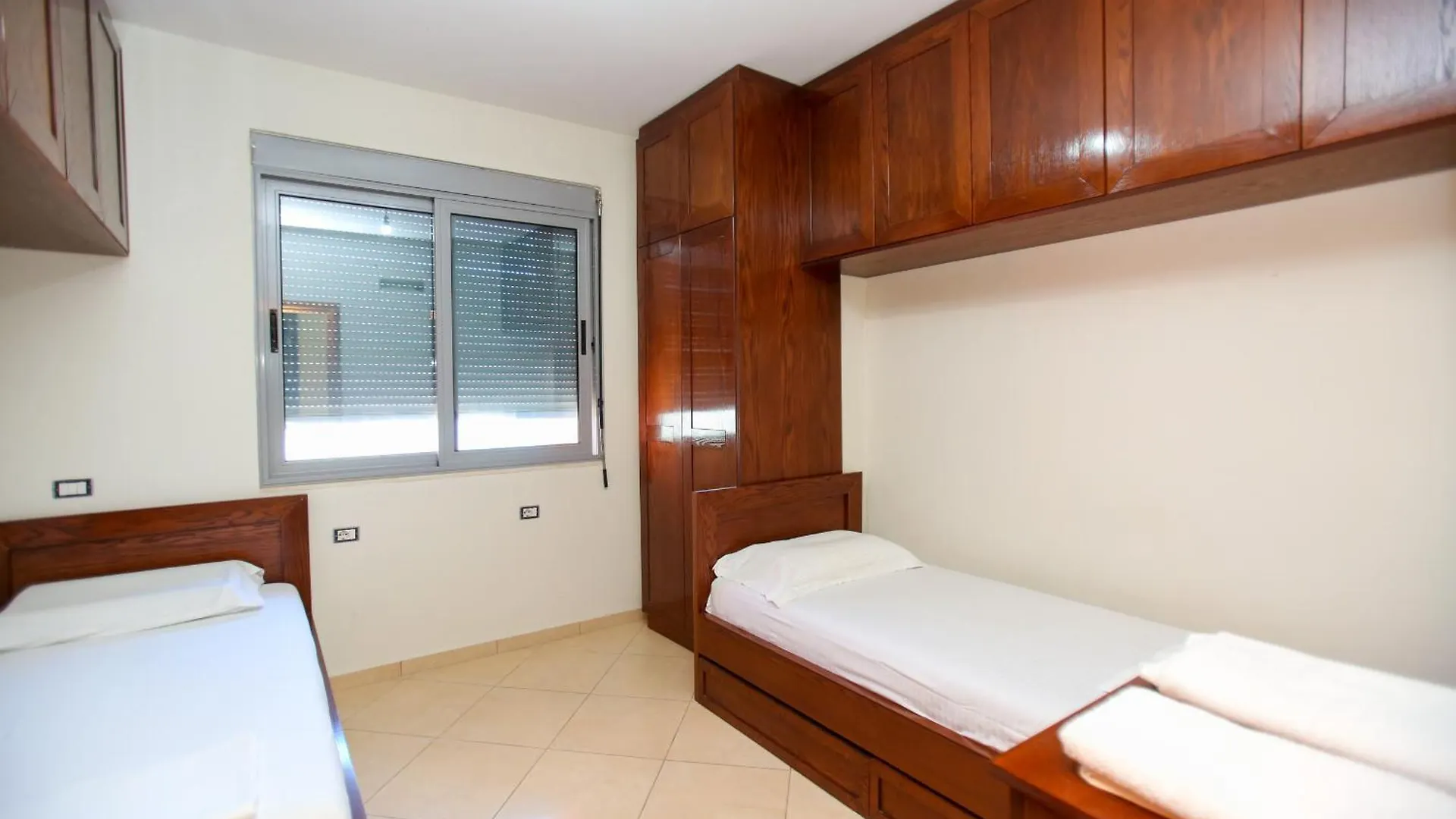 Vlorë Holiday Apartment Central & Sea View