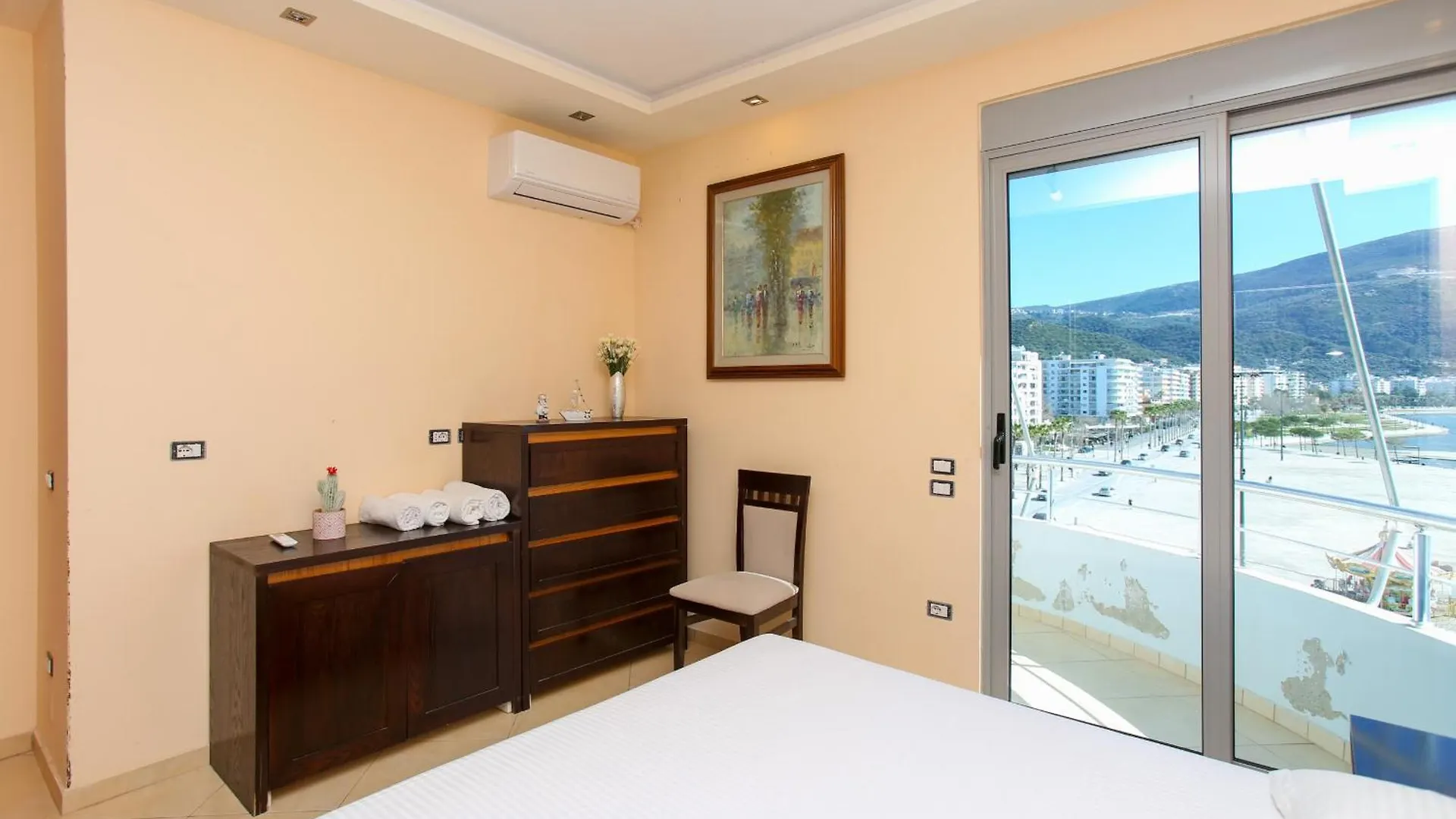 Vlorë Holiday Apartment Central & Sea View
