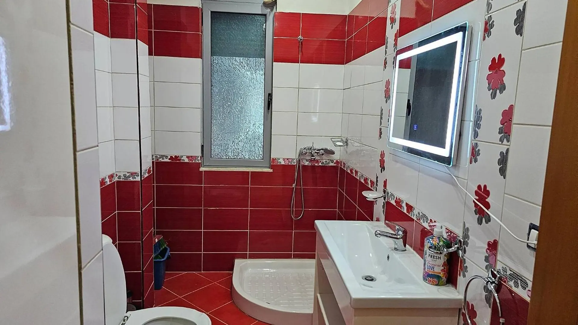 Vlorë Holiday Apartment Central & Sea View