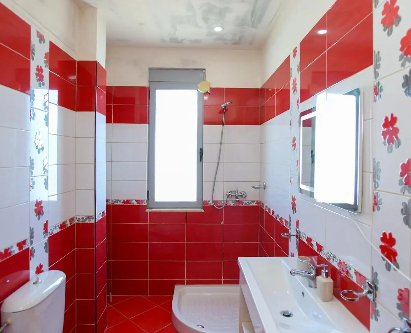 Vlorë Holiday Apartment Central & Sea View אלבניה